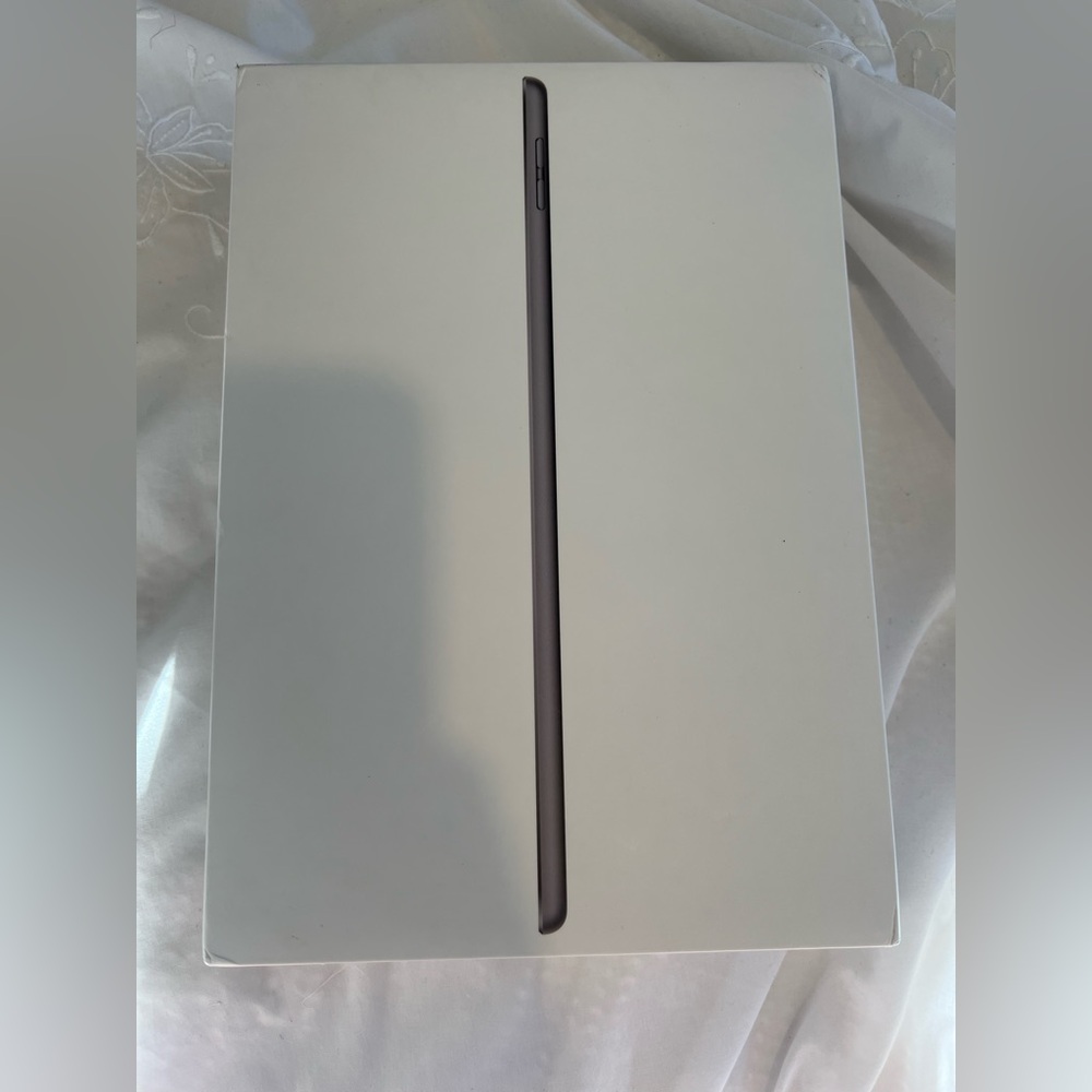 Apple iPad 9th Gen 64GB Wi-Fi in grey
